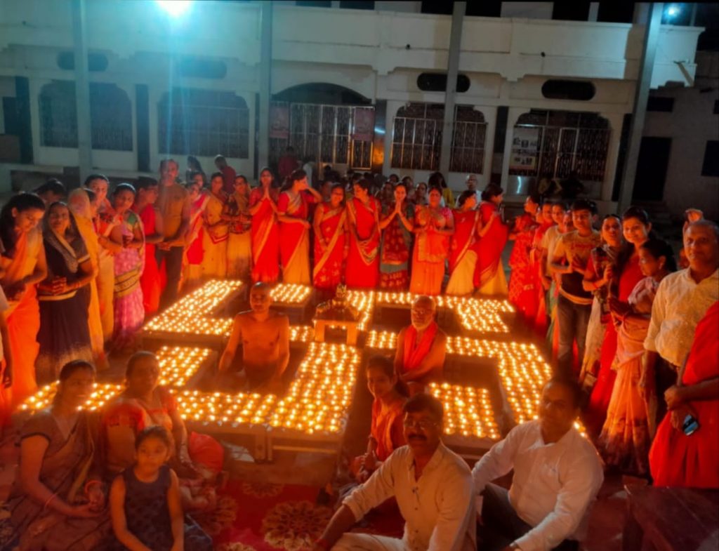 दीपों से जगमगाया शांतिनाथ दिगम्बर जैन मंदिर