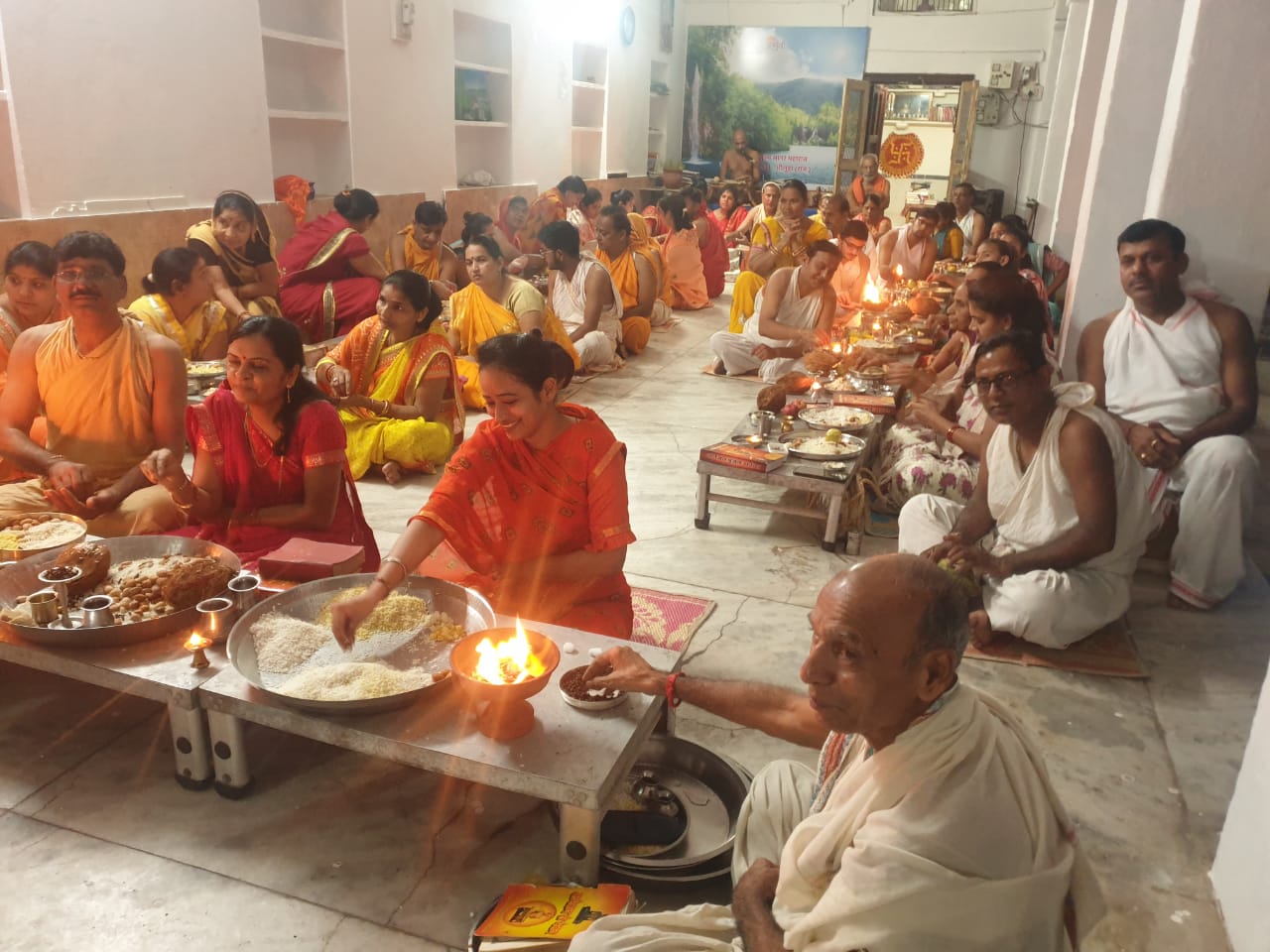 भीलूड़ा/सागवाड़ा। अन्तर्मुखी मुनि पूज्य सागर महाराज के सानिध्य में दिगम्बर जैन मंदिर, भीलूड़ा में रक्षाबन्धन पर्व पर भीलूड़ा में पहली बार विधान के माध्यम से अकम्पनाचार्य आदि 700 मुनियों और विष्णु मुनिराज को स्मरण करते हुए 