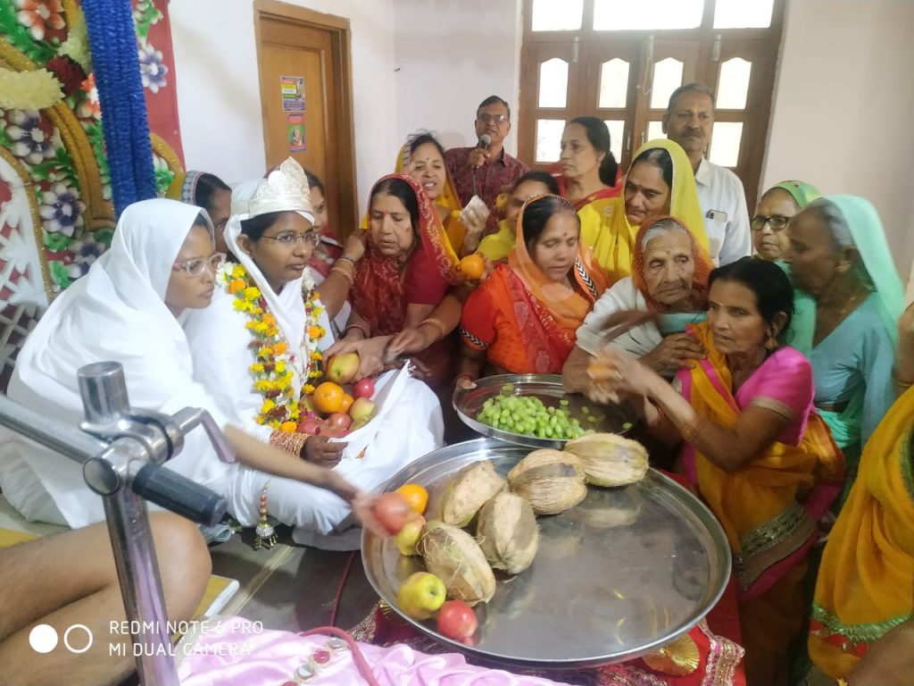 उदयपुर/पूजा पाठ के बाद की अनाथाश्रम में सामग्री वितरित